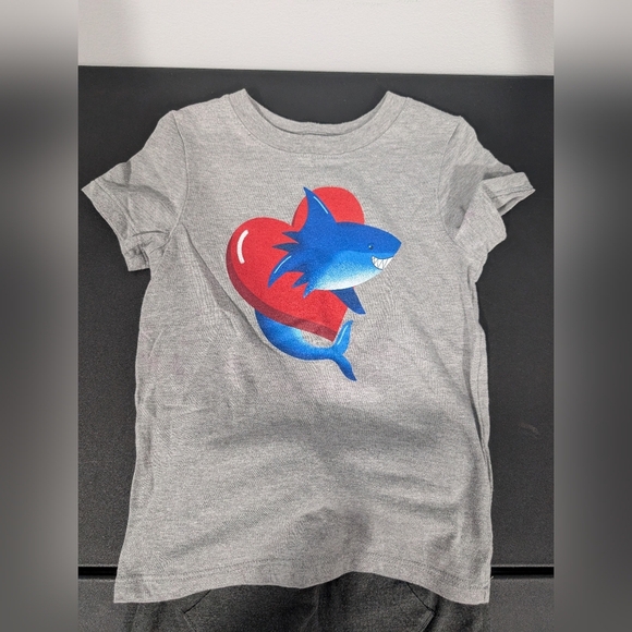 Cat & Jack Gray Shark Graphic T-Shirt and Pants Set - Valentines Theme - 3T - Picture 2 of 5